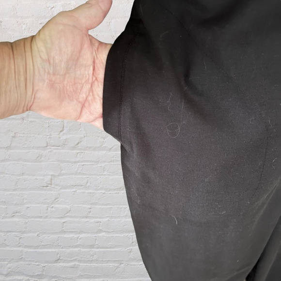 Leo & Sage Size Medium Black V-Neck Sleeveless Jumpsuit POCKETS Wide Leg Cropped - Picture 3 of 8